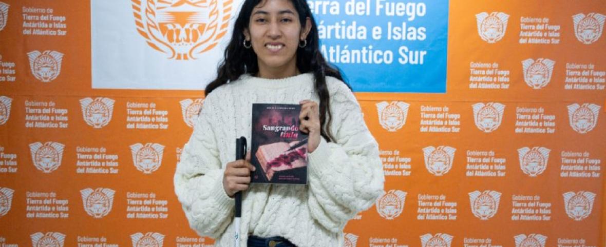 Rocío Ledesma Duré presenta su libro "Sangrando Tinta"