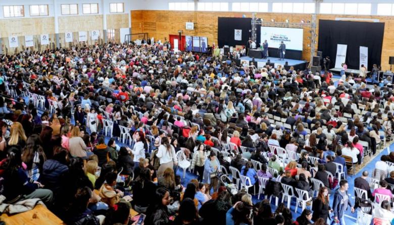 Gran convocatoria en el Bingo "Mes de las Maternidades"