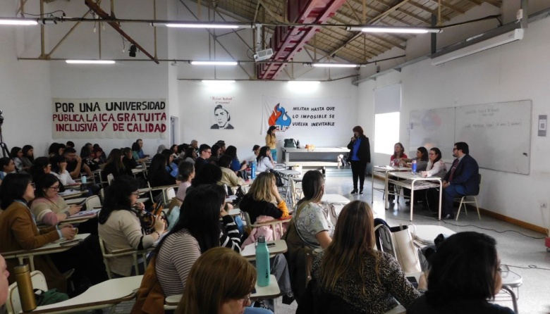 La Fiscalía de Género brindó una charla en la UNTDF sobre intervenciones en casos de violencia y abuso