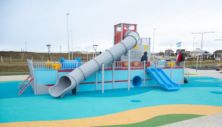 El Barquito Azul, el nuevo juego de la Plaza de los 100 años