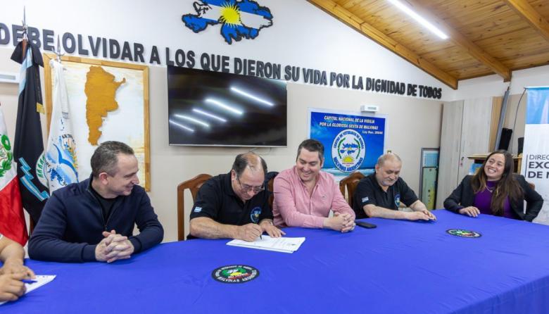 Perez firmó el decreto para la titulación de tierras del Centro de Veteranos en Río Grande