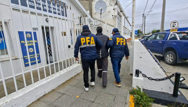 Salieron a patrullar y detuvieron a un hombre con captura vigente