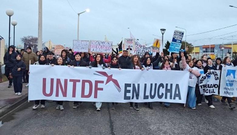 Multitudinaria Marcha Federal Universitaria en Tierra del Fuego