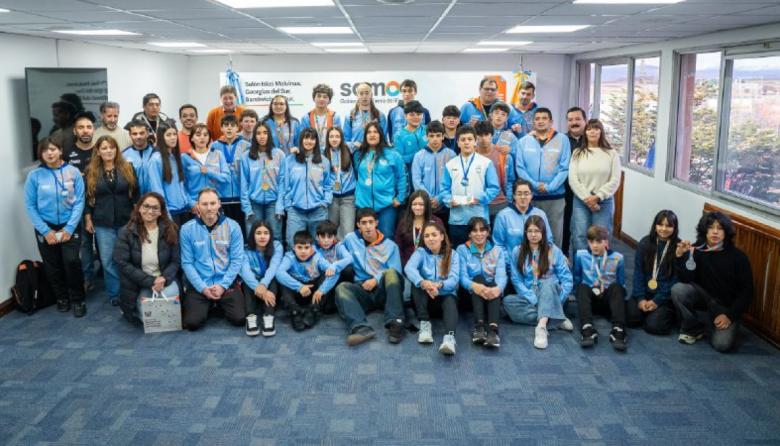 Melella recibió a los deportistas de la delegación fueguina