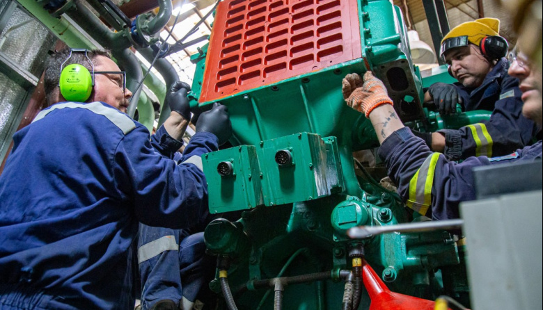 Llegaron nuevos repuestos y avanzan los trabajos sobre el sistema de generación eléctrica de Tolhuin