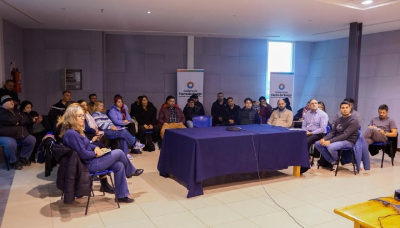 El gobernador Melella encabezó una nueva mesa de trabajo en Río Grande con vecinos por el Subsidio al GLP