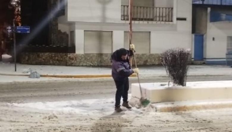 Nevada en Río Grande: Se recuerda la obligatoriedad para vecinos de limpiar las veredas