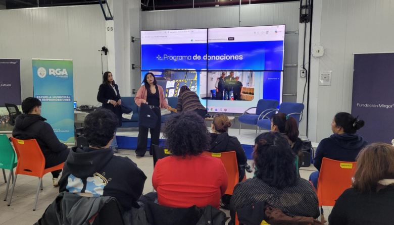 “Costuras que Transforman” con 60 participantes