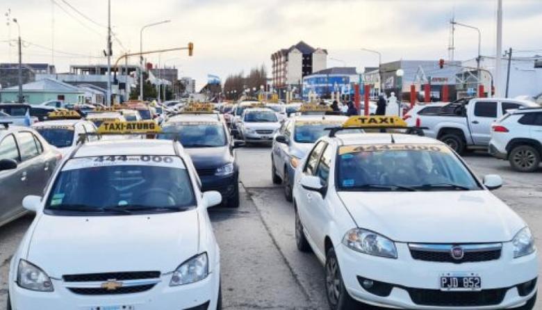 Taxis en crisis: advierten que las aplicaciones se quedan con hasta el 60% de los viajes