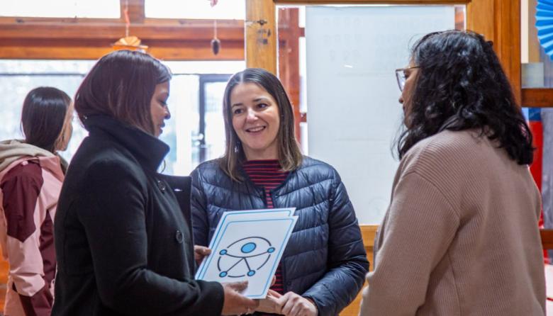 El gobierno acompañó la entrega de nueva cartelería con el símbolo internacional de accesibilidad