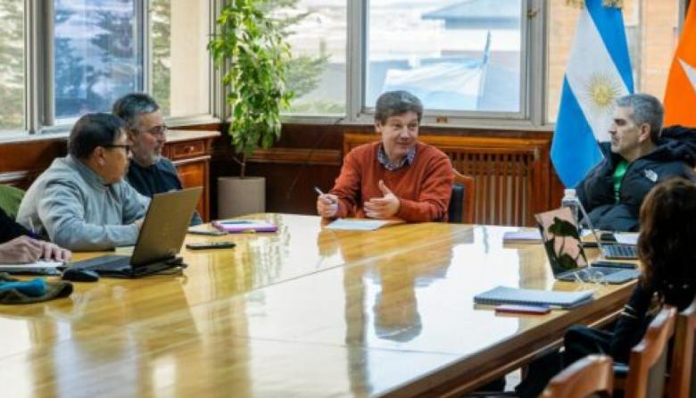 Melella propuso declarar la emergencia salarial docente y un acuerdo con SUTEF hasta enero