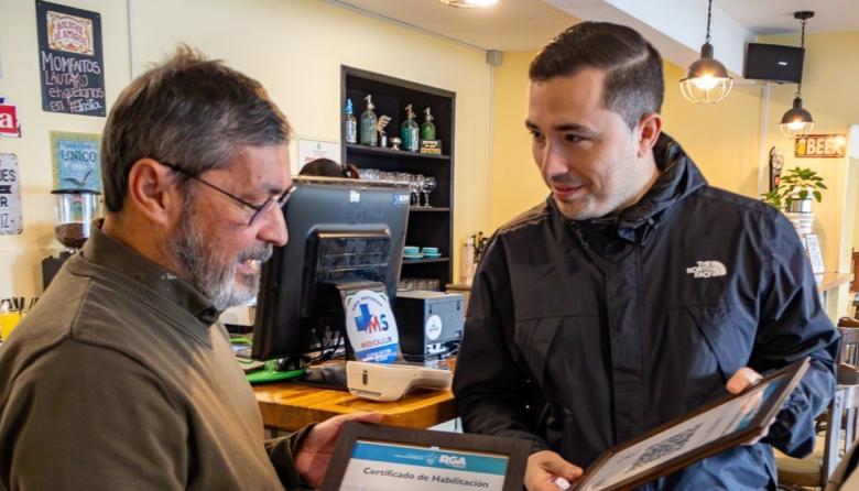 El municipio acompaña la reactivación de Café Lautaro y el Hotel Villa