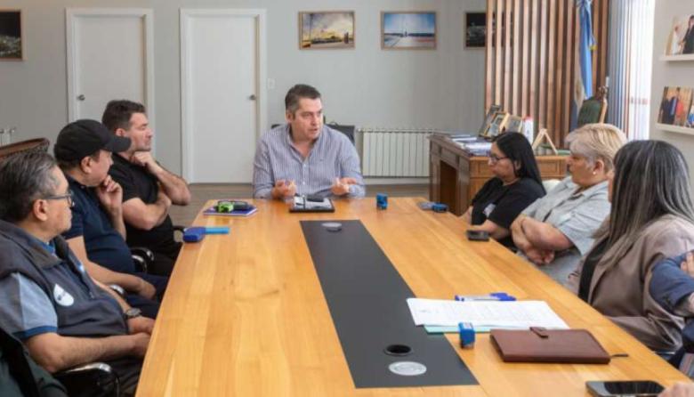 Perez firmó acuerdo de mejora salarial para trabajadores municipales de Río Grande