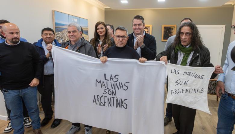 Concejales acompañaron la presentación judicial para frenar la explotación petrolera en Malvinas