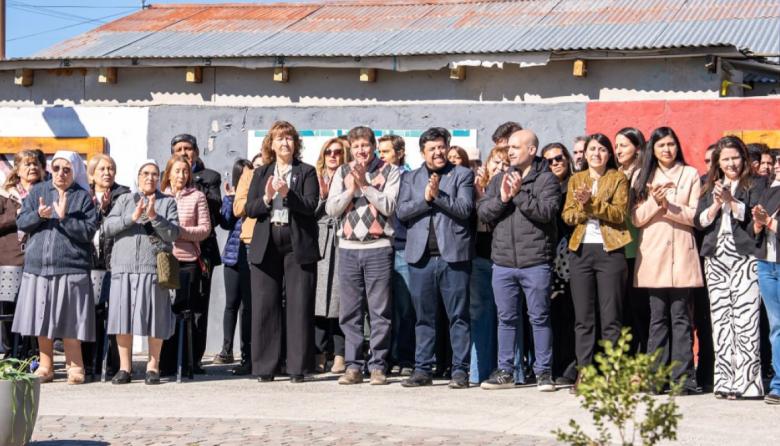 "Desde el gobierno vamos a seguir acompañando a su gente"