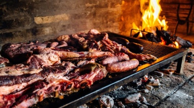 La tradición del asado argentino, casi un 120% más cara que en enero