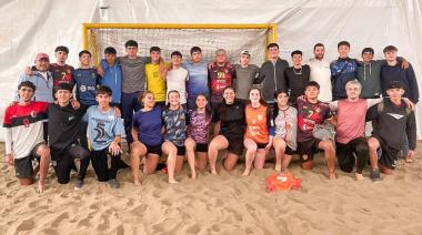 Delegación fueguina de beach handball viaja a Calafate