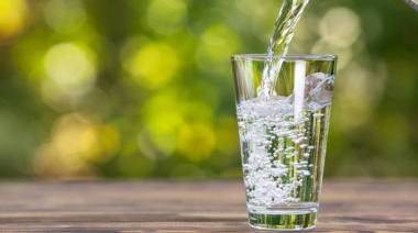 La cantidad de agua que debe consumir para bajar el azúcar en la sangre y regular el colesterol