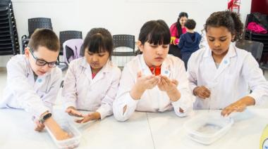 Niños y niñas del Club “Ciencia en tu Barrio"