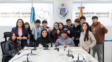 La concejal Arce recibió a estudiantes del Colegio Alicia Moreau de Justo