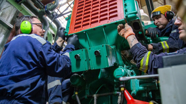 Llegaron nuevos repuestos y avanzan los trabajos sobre el sistema de generación eléctrica de Tolhuin