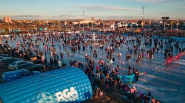 Cientos de chicos disfrutaron las actividades de patinaje en el cono de sombra