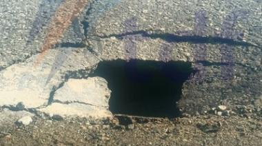 La falta de mantenimiento generó un peligroso socavamiento de la ruta 3