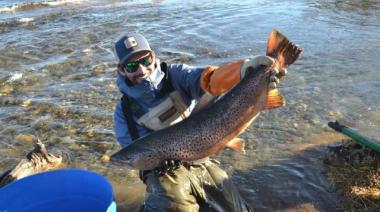 Repobamiento de Ríos y Lagos para la temporada de pesca deportiva