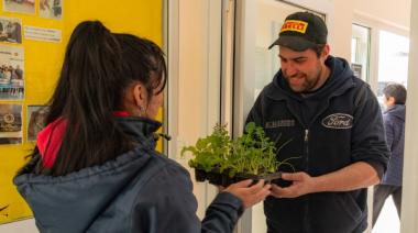 Más de 3.000 vecinos recibieron plantines