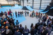 Junto a deportistas y familias, Perez recorrió el renovado parque municipal de deportes urbanos